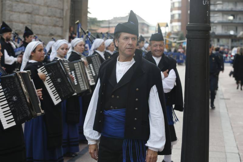 El recital en el Auditorio Príncipe Felipe ha sido el acto principal de la primera jornada de los Reyes en Asturias, que además ha contado con la asistencia de cuatro de los galardonados: Michael J. Sandel (Ciencias Sociales), Alma Guillermoprieto (Comunicación y Humanidades); la oceanógrafa Sylvia A. Earle (Concordia) y el paleontólogo sueco Svante Pääbo (Investigación Científica y Técnica).