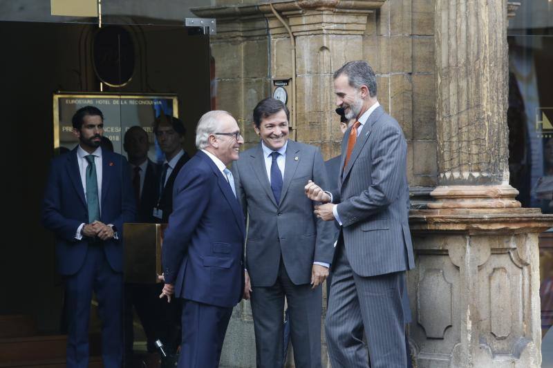 Felipe VI ha mantenido una audiencia con la Fundación para la Investigación e Innovación Biosanitaria en el Principado de Asturias en el primer acto de su visita a Asturias para presidir la ceremonia de entrega de los Premios Princesa.