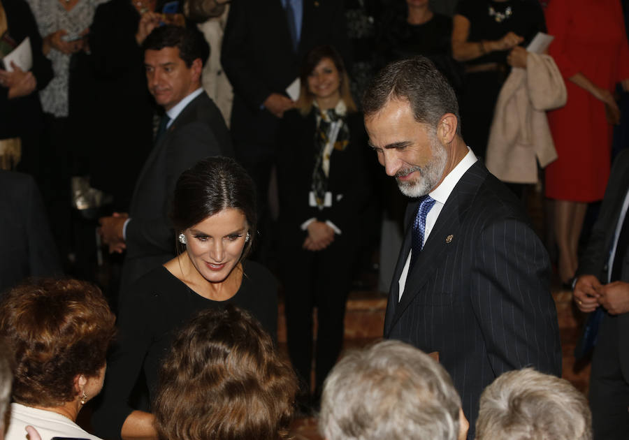 Don Felipe y doña Letizia acuden al Auditorio de Oviedo, en el que disfrutan de la interpretación de disfrutan de la interpretación del Stábat Mater a cargo de la Orquesta Sinfónica del Principado.