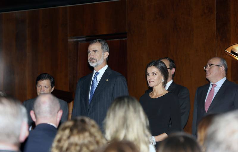 Don Felipe y doña Letizia acuden al Auditorio de Oviedo, en el que disfrutan de la interpretación de disfrutan de la interpretación del Stábat Mater a cargo de la Orquesta Sinfónica del Principado.