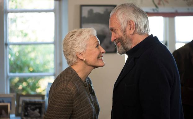 Glenn Close y Jonathan Pryce en 'La buena esposa', que clausuró el Festival de San Sebastián el año pasado.