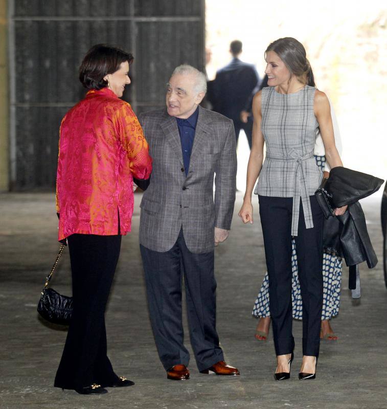 Doña Letizia acude a la Fábrica de Armas de La Vega para ver la actividad guiada por Martin Scorsese. Un encuentro del Premio Princesa de las Artes 2018 con jóvenes cineastas 