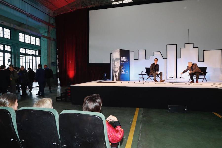 Doña Letizia acude a la Fábrica de Armas de La Vega para ver la actividad guiada por Martin Scorsese. Un encuentro del Premio Princesa de las Artes 2018 con jóvenes cineastas 