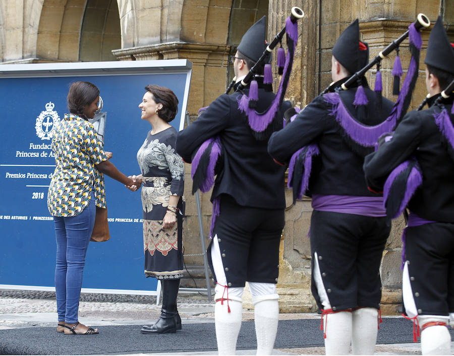 Los representantes de la ONG, galardonada con el Premio Princesa de Asturias de Cooperación Internacional 2018, se reunieron con alumnos de Primaria e inauguraron una exposición con dibujos realizados por los jóvenes estudiantes. 