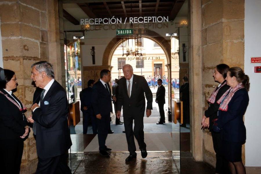 Los premiados, los patronos, los invitados a la ceremonia en el ámbito político, económico o social han pasado por el hotel ovetense durante esta jornada compartiendo charlas.