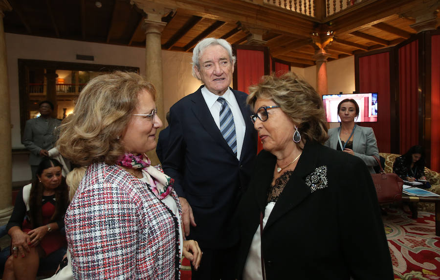 Los premiados, los patronos, los invitados a la ceremonia en el ámbito político, económico o social han pasado por el hotel ovetense durante esta jornada compartiendo charlas.