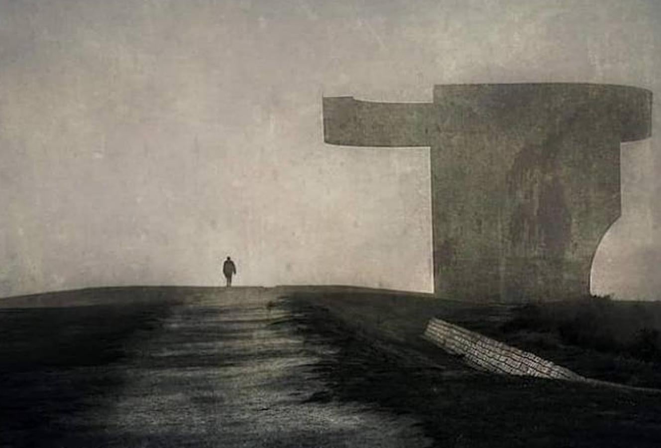 La muestra sobre el proceso de creación de la escultura gijonesa y el congreso en el que expertos de todo el mundo analizarán su impacto y conservación se complementan de la mano de aficionados a la fotografía. El concurso 'Retrato (selfie) con el Elogio'llega hoy a su fin y promete futura exposición. Aún hay tiempo