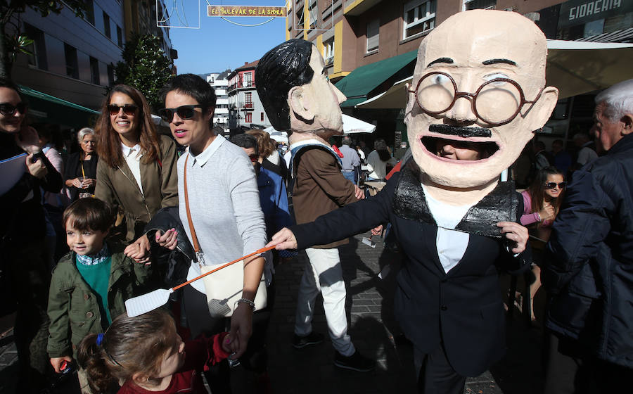 El Bulevar de la Sidra, de Oviedo, reparte una tonelada de castañas y otra de sidra dulce