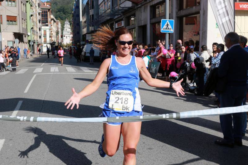 Este domingo se celebra la tercera edición de la Carrera contra el Cáncer de Mama en Mieres. Organizada por la delegación de la Asociación Española Contra el Cáncer (AECC) en Mieres y el Club Atletismo Mieres. La prueba comenzó a las 12 horas, desde la plaza del Ayuntamiento, con un recorrido de 4,5 kilómetros, por el casco urbano de la localidad.