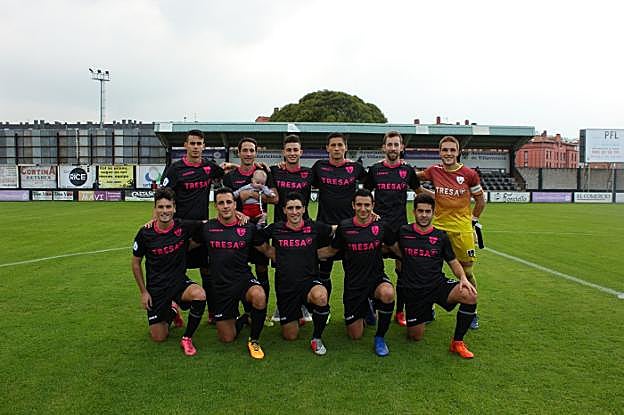 En la fila de arriba; Fernando Losada, Piniella, Caique, Albuquerque, Róbert Martínez y Javi Porrón; agachados Damián Llaneza, Pelayo Pedrayes, Jorge Fernández, David Ruiz y Zucu. 