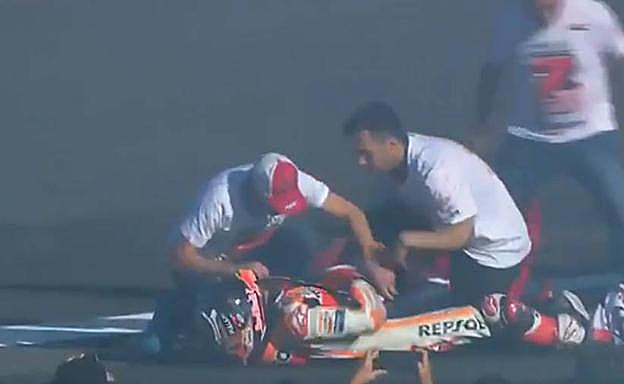 A Márquez se le sale el hombro en la celebración