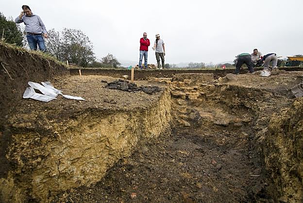 Vista de los restos de las termas hallados en el yacimiento de Castañera. 