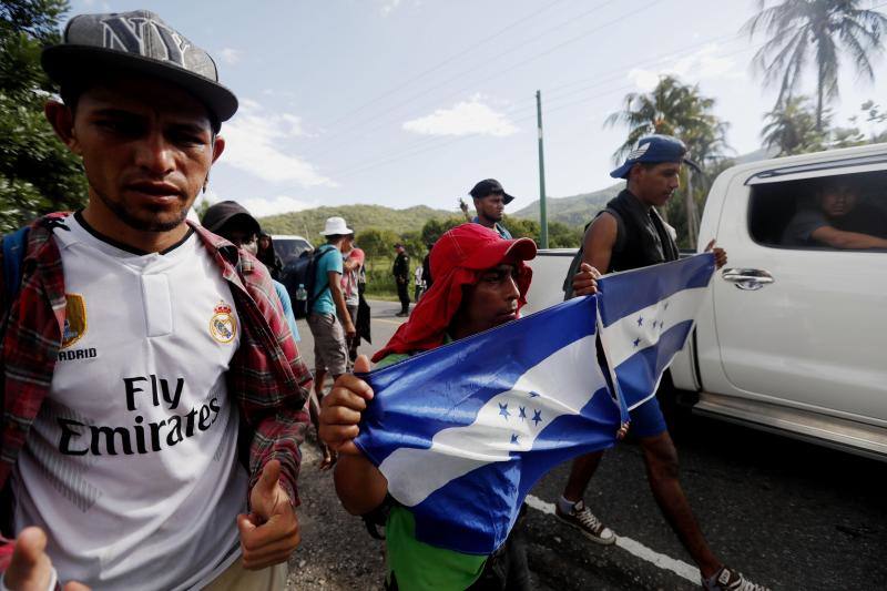 Trump alerta que la caravana de migrantes que partió con miles de personas de San Pedro Sula, en Honduras, el 13 de octubre, constituye una emergencia nacional, y amenazó con cerrar totalmente la frontera. 