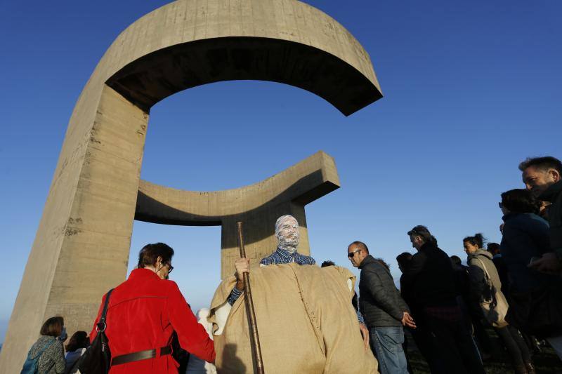 Kubai Dantza desarrolla una perfomance bajo la obra de Chillida que mezcló tradición y modernidad