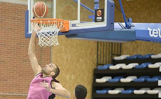 Pumarín aguarda por el primer triunfo