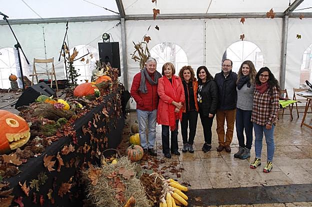 La alcaldesa, Mariví Monteserín, y la concejala de Cultura, Yolanda Alonso, visitaron la Seronda. 
