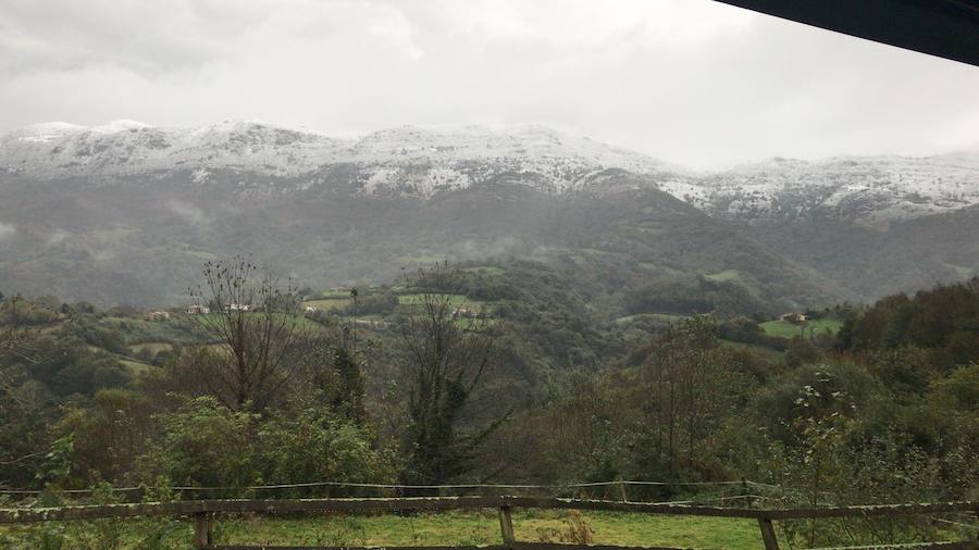 Los concejos del oriente asturiano llucen un manto blanco