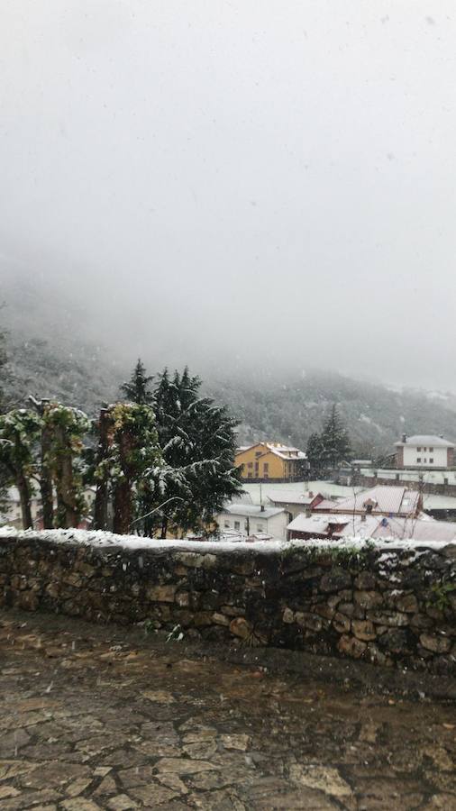 Los concejos del oriente asturiano llucen un manto blanco
