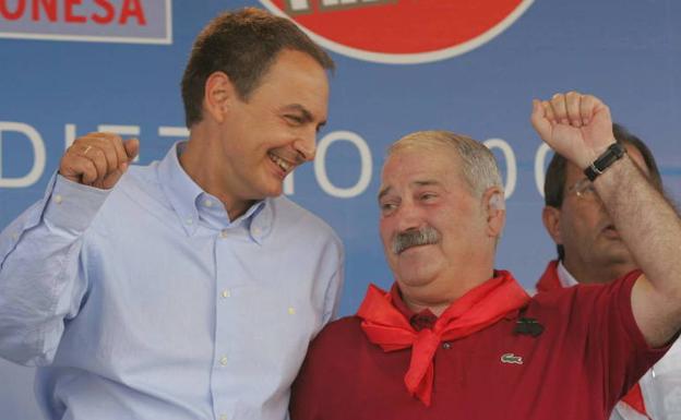 Zapatero y Villa, en una fiesta de Rodiezmo.