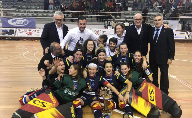 La selección española celebra el título de Europa en Portugal. 