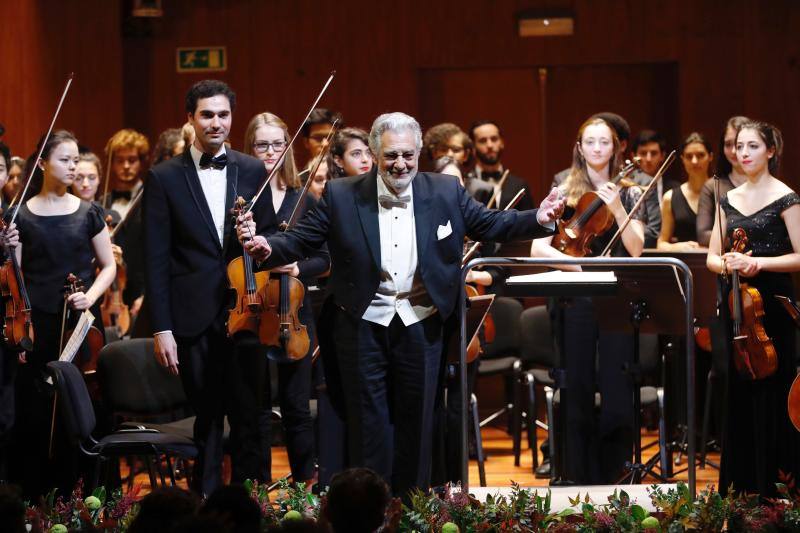 La Reina emérita acudió junto al Rey Juan Carlos a un recital en la Escuela Superior de Música de Madrid con la presencia del tenor Plácido Domingo.