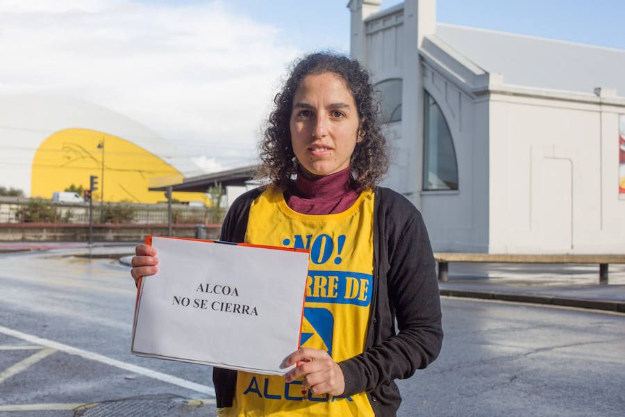 Llarina Gonzalez. «No se puede permitir que tras privatizar una empresa luego utilice la tarifa eléctrica como excusa para marcharse cuando no le viene bien», dice la portavoz municipal de IU en Avilés.