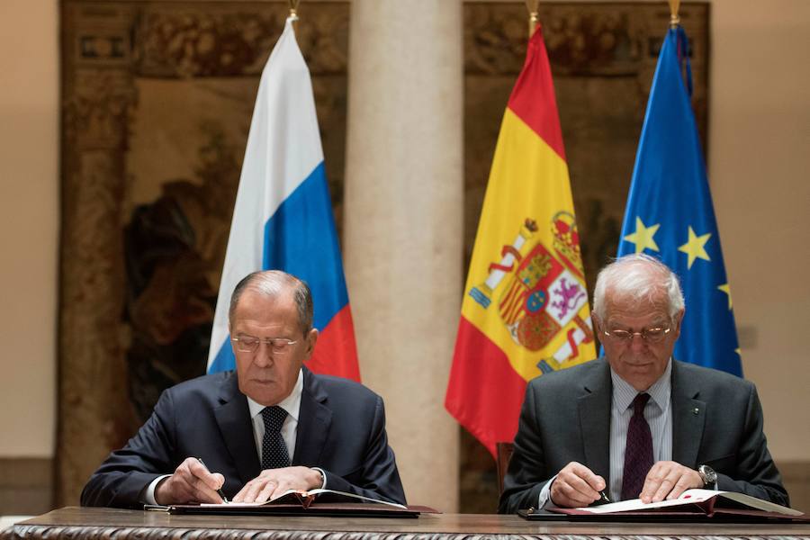 El ministro ruso de Exteriores, Segei Lavrov, y su colega español, Josep Borrell, este martes en Madrid.