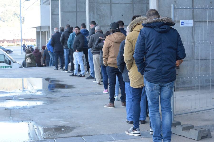 Los abonados del Real Oviedo tendrán acceso gratuíto y podrán retirar una entrada de acompañante a un precio de 40 euros