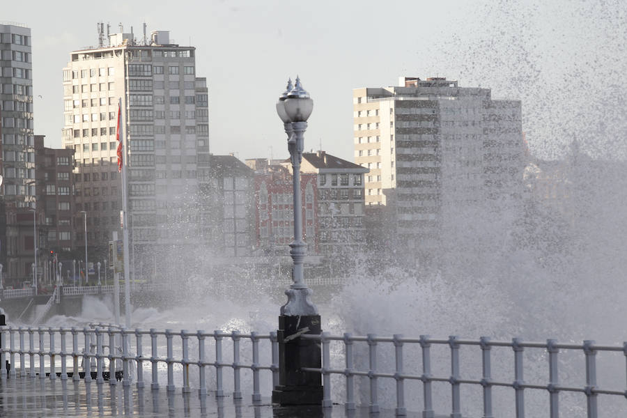 La región se encuentra en aviso amarillo por fenómenos costeros debido a las fuertes rachas de viento.