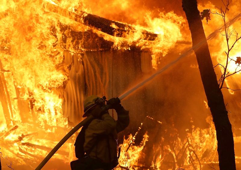 El condado de Buttle es hasta ahora el más afectado, con Camp Fire arrasando con 280 kilómetros cuadrados. Al menos cinco personas han perdido la vida al verse atrapadas por las llamas