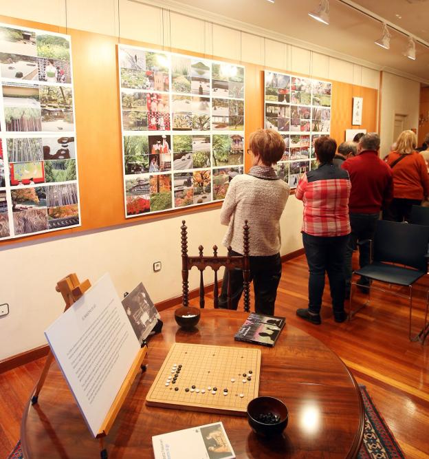 La exposición, ayer, en el Centro Asturiano. 