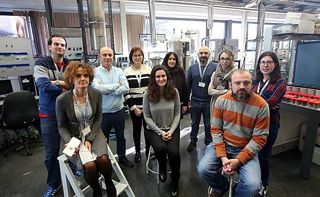 Roberto García, Ana Arenillas, Fernando Rubiera, Mercedes Díaz, Marlén Diego, Victoria Gil, Fabián Suárez, Nausika Querejeta, Inés Durán e Ignacio Paredes. 