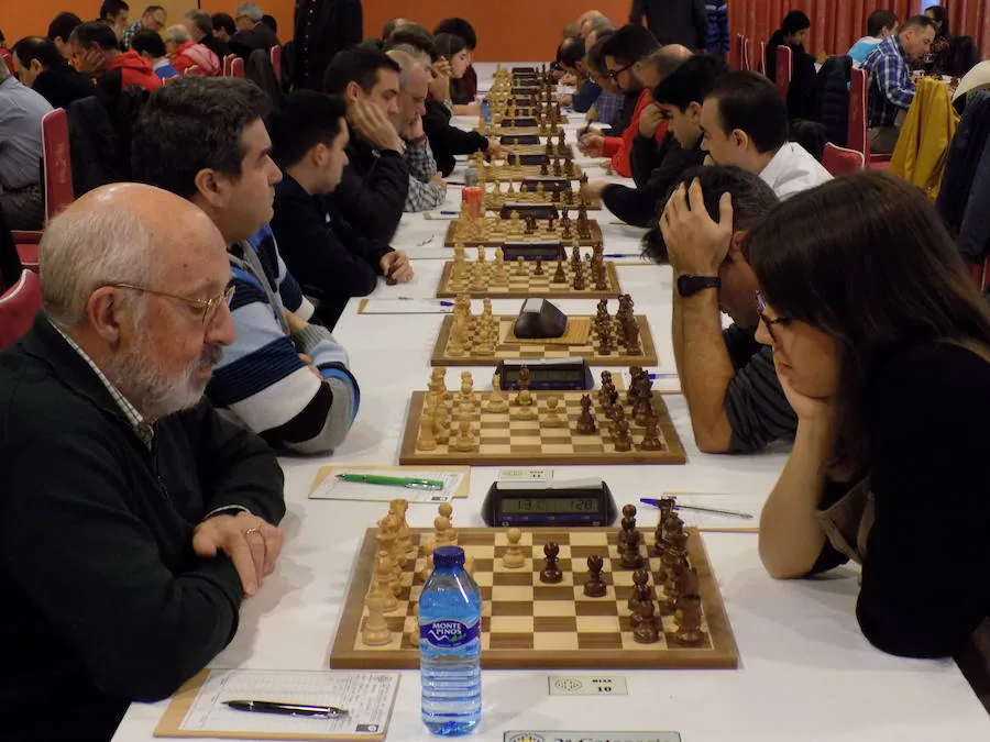 Alberto Oria frente a Sara Olivares.