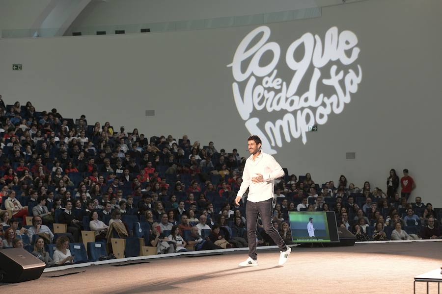 Entre los invitados se encontraban Melendi,  Pedro Aguado, Lary León y Fon de Luján. 