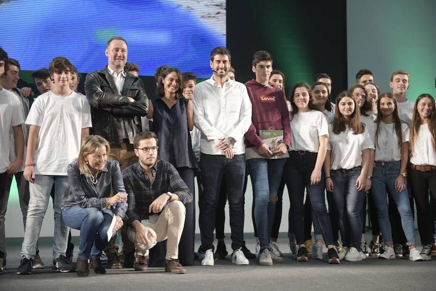 Entre los invitados se encontraban Melendi,  Pedro Aguado, Lary León y Fon de Luján. 