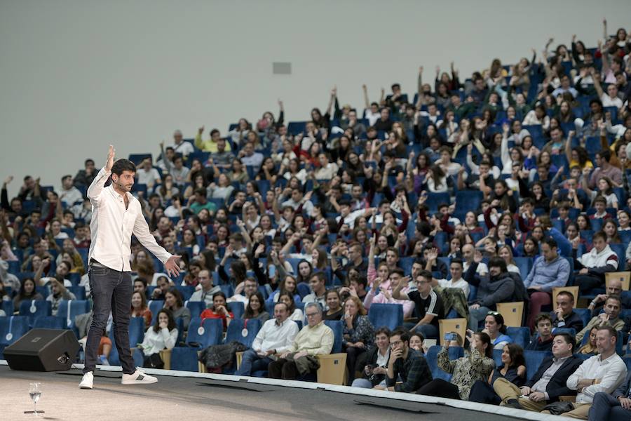 Entre los invitados se encontraban Melendi,  Pedro Aguado, Lary León y Fon de Luján. 