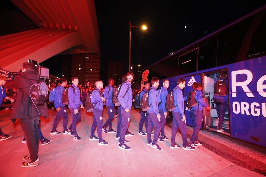 Fotos: Derbi Oviedo - Sporting: La afición azul anima a su equipo en el Tartiere