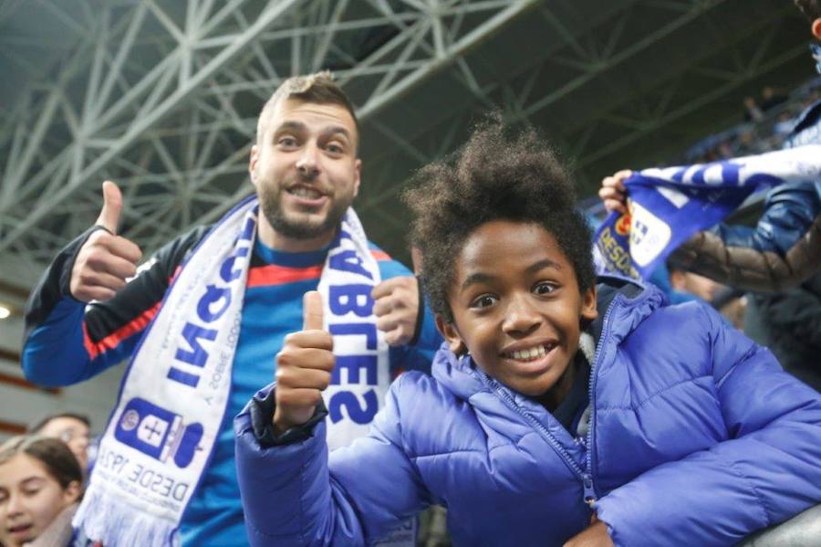 La afición del Real Oviedo explotó de alegría en el Tartiere ante el triunfo de su equipo.