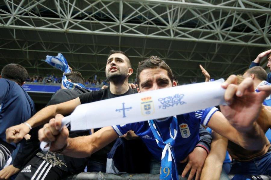 La afición del Real Oviedo explotó de alegría en el Tartiere ante el triunfo de su equipo.