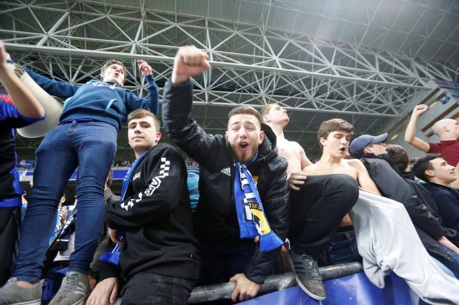 La afición del Real Oviedo explotó de alegría en el Tartiere ante el triunfo de su equipo.