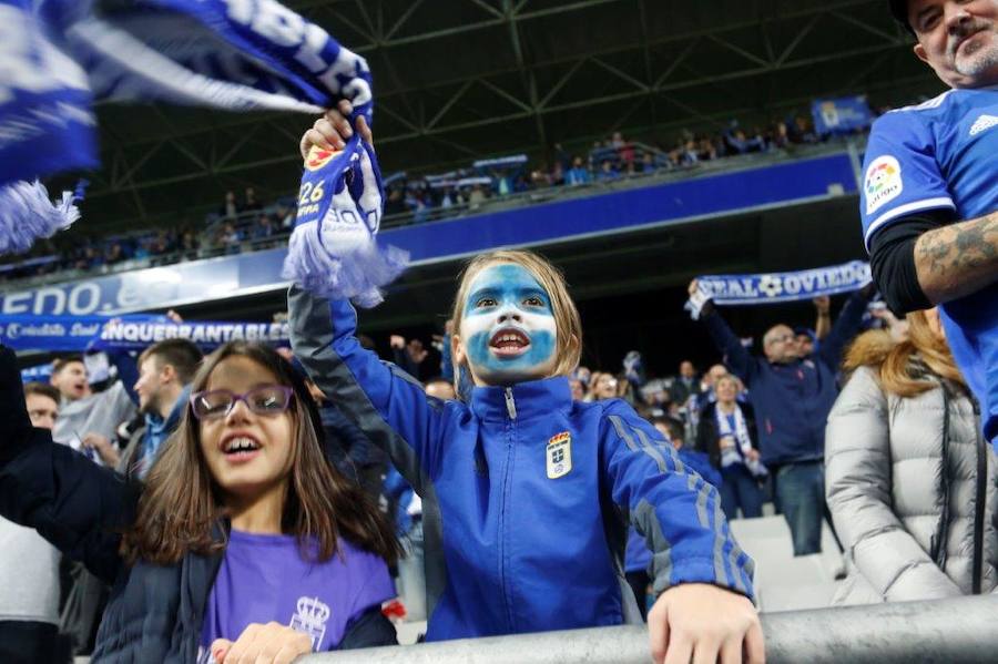 La afición del Real Oviedo explotó de alegría en el Tartiere ante el triunfo de su equipo.