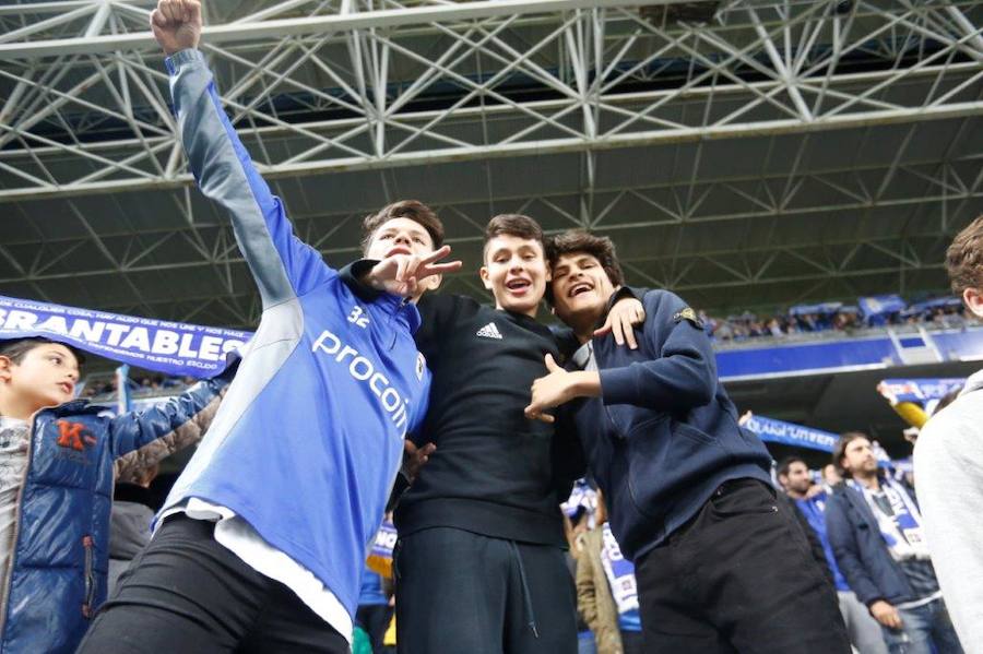 La afición del Real Oviedo explotó de alegría en el Tartiere ante el triunfo de su equipo.