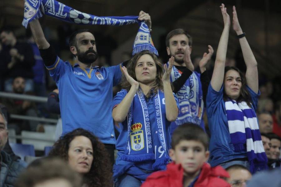 La afición del Real Oviedo explotó de alegría en el Tartiere ante el triunfo de su equipo.