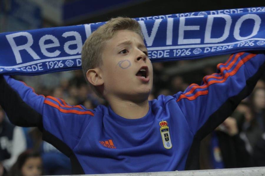 La afición del Real Oviedo explotó de alegría en el Tartiere ante el triunfo de su equipo.