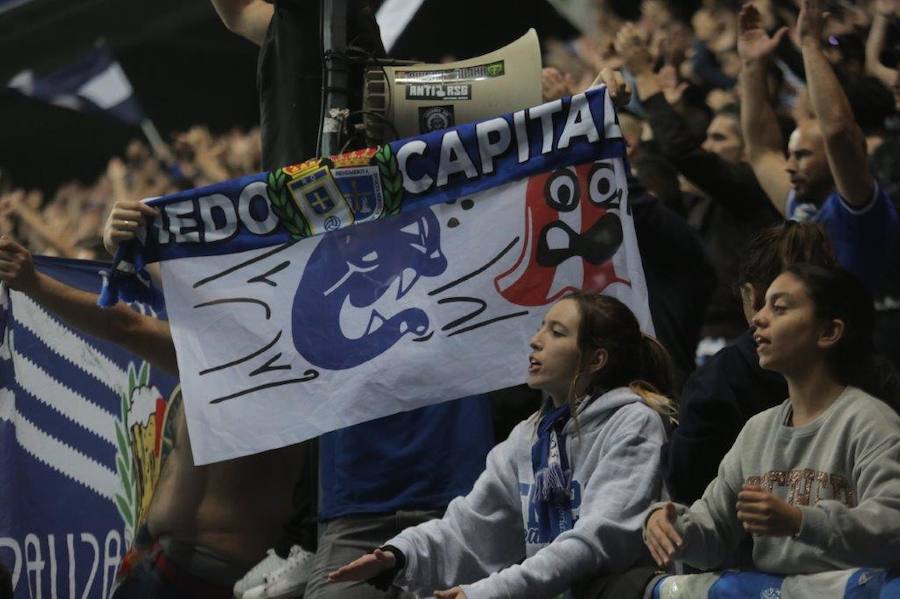 La afición del Real Oviedo explotó de alegría en el Tartiere ante el triunfo de su equipo.