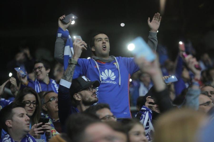 La afición del Real Oviedo explotó de alegría en el Tartiere ante el triunfo de su equipo.