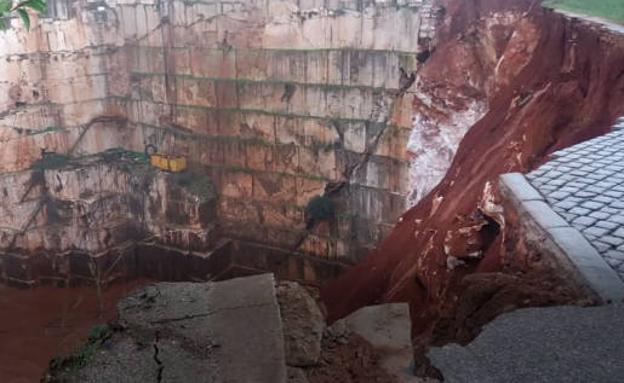 Al menos dos muertos al hundirse una carretera en Portugal