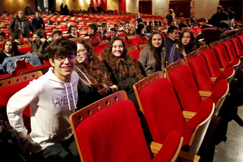 Las salas de La Laboral, el Jovellanos y Gijón-Sur reservadas para el 56 Festival de Cine de Gijón se abren para una nueva edición de Enfants Terribles, las sesiones escolares del certamen patrocinadas por EL COMERCIO. Este 2018, un total de 15.433 alumnos de 142 colegios de Asturias, Galicia, Cantabria y Castilla y León disfrutarán del cine en la ciudad. 