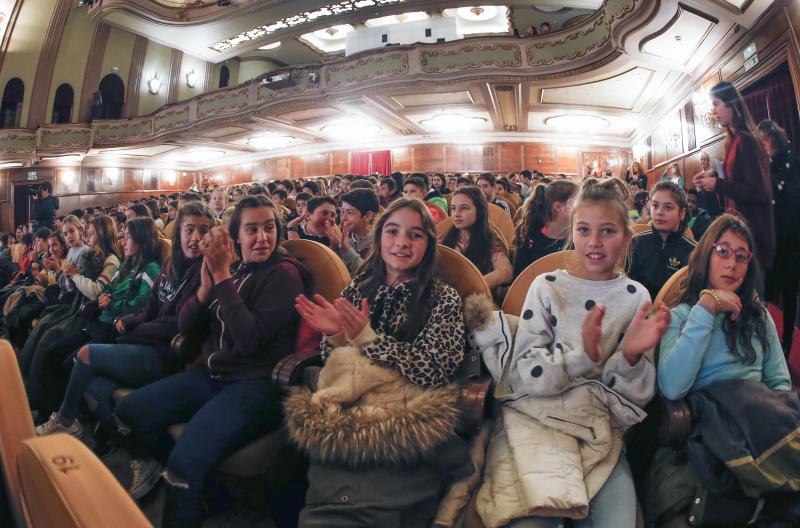 Las salas de La Laboral, el Jovellanos y Gijón-Sur reservadas para el 56 Festival de Cine de Gijón se abren para una nueva edición de Enfants Terribles, las sesiones escolares del certamen patrocinadas por EL COMERCIO. Este 2018, un total de 15.433 alumnos de 142 colegios de Asturias, Galicia, Cantabria y Castilla y León disfrutarán del cine en la ciudad. 