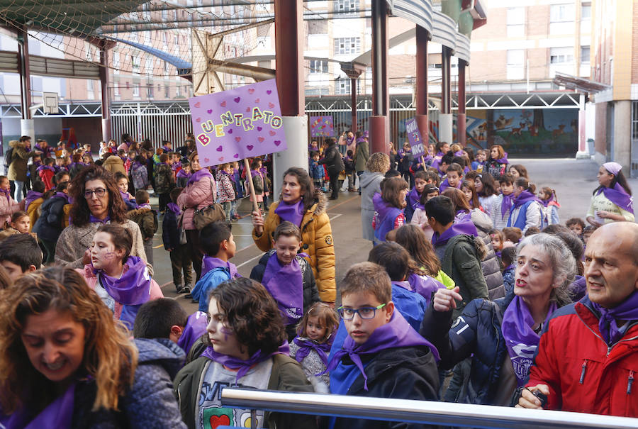 El colegio gijonés ha desarrollado este jueves una actividad conjunta de toda la comunidad educativa 'Por el buen trato' 